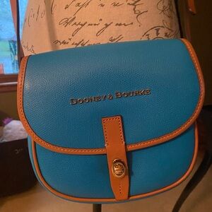 EUC like new! Dooney & Bourke Turquoise Blue Field Crossbody bag-hard to find